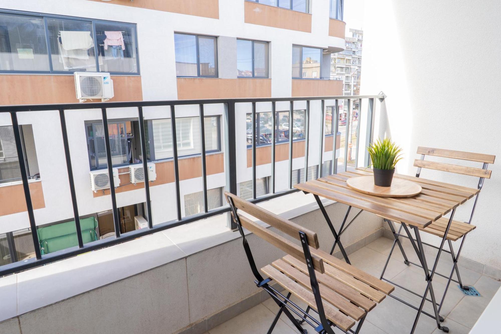 New Modern & Cozy Apartment With Free Parking Varna Esterno foto