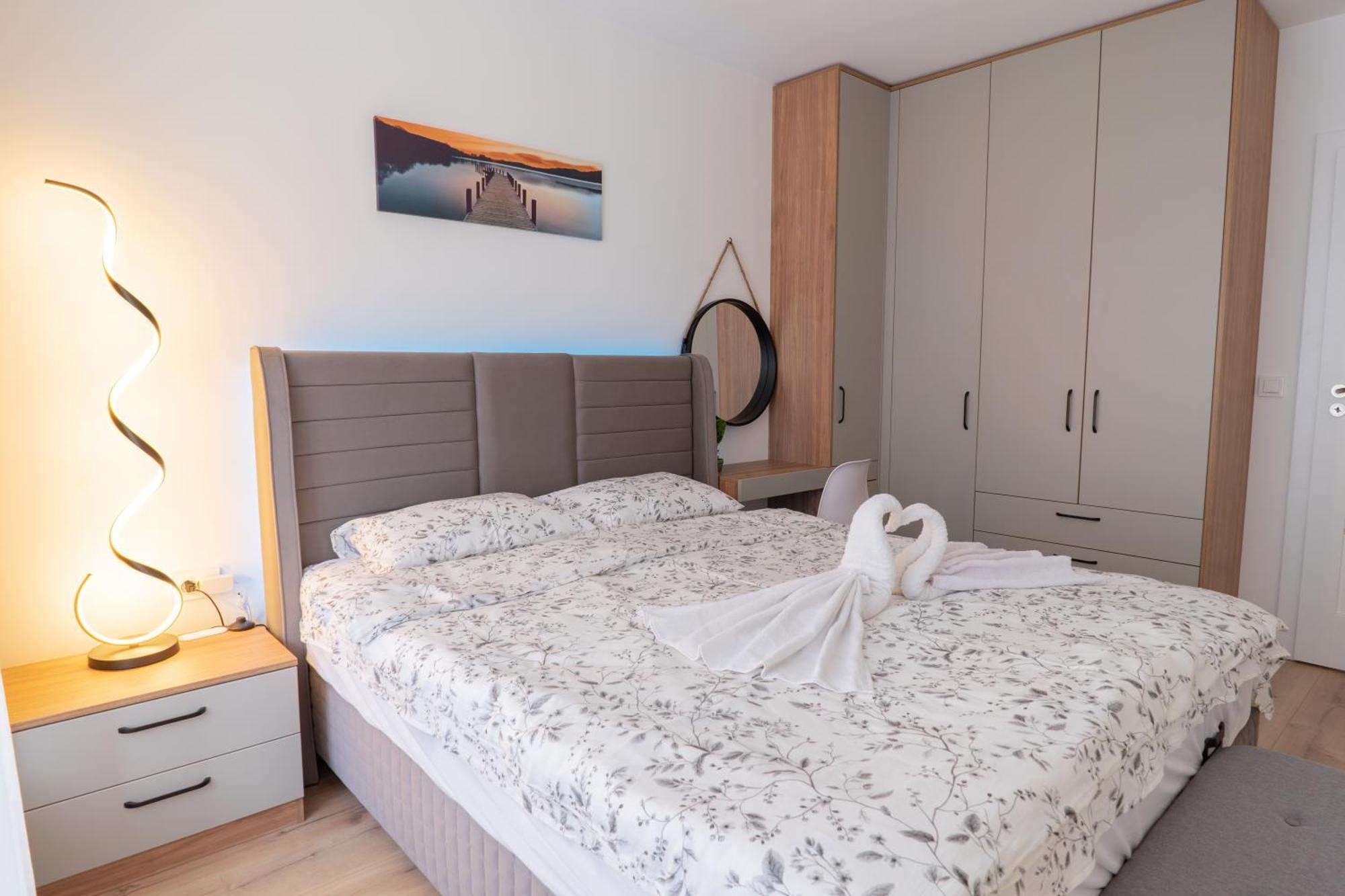 New Modern & Cozy Apartment With Free Parking Varna Esterno foto