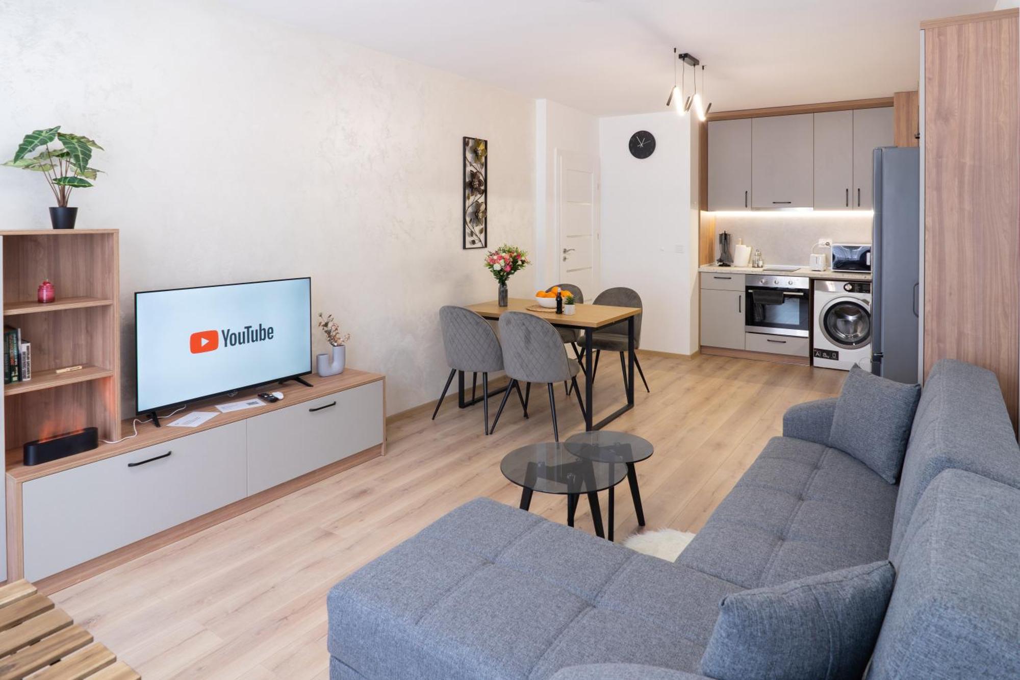 New Modern & Cozy Apartment With Free Parking Varna Esterno foto