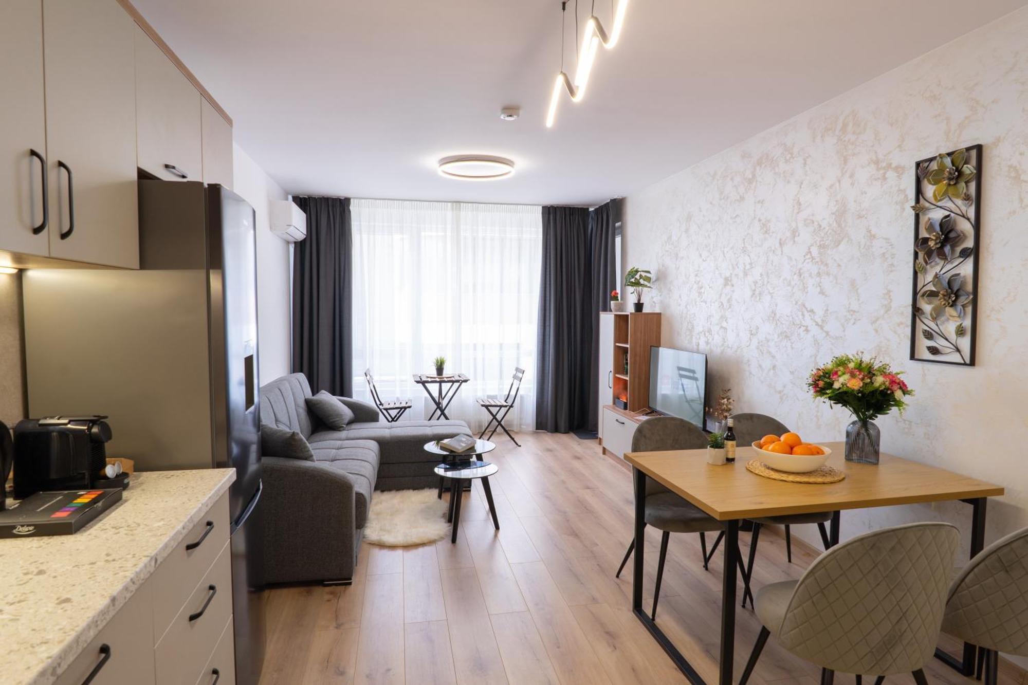 New Modern & Cozy Apartment With Free Parking Varna Esterno foto