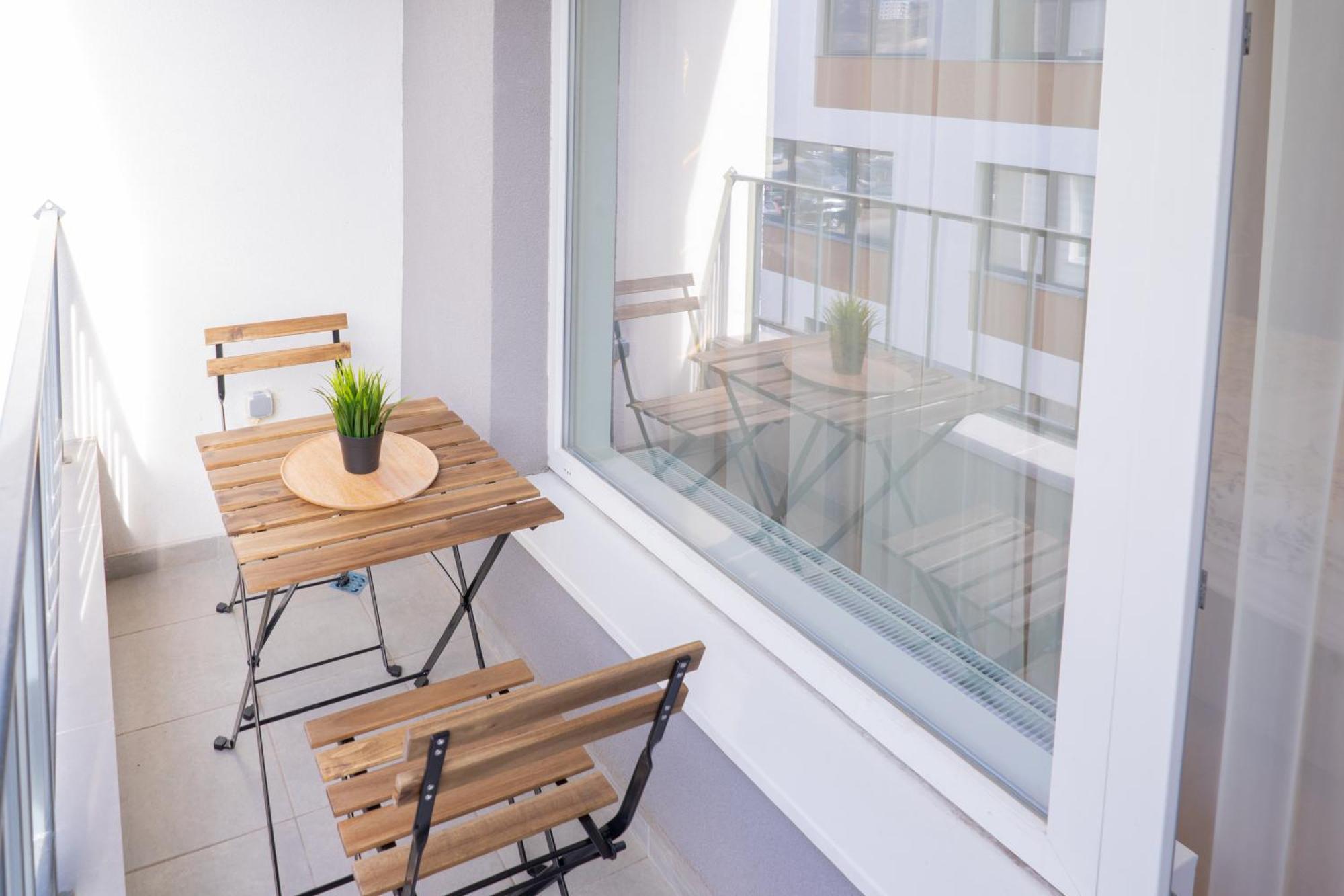 New Modern & Cozy Apartment With Free Parking Varna Esterno foto
