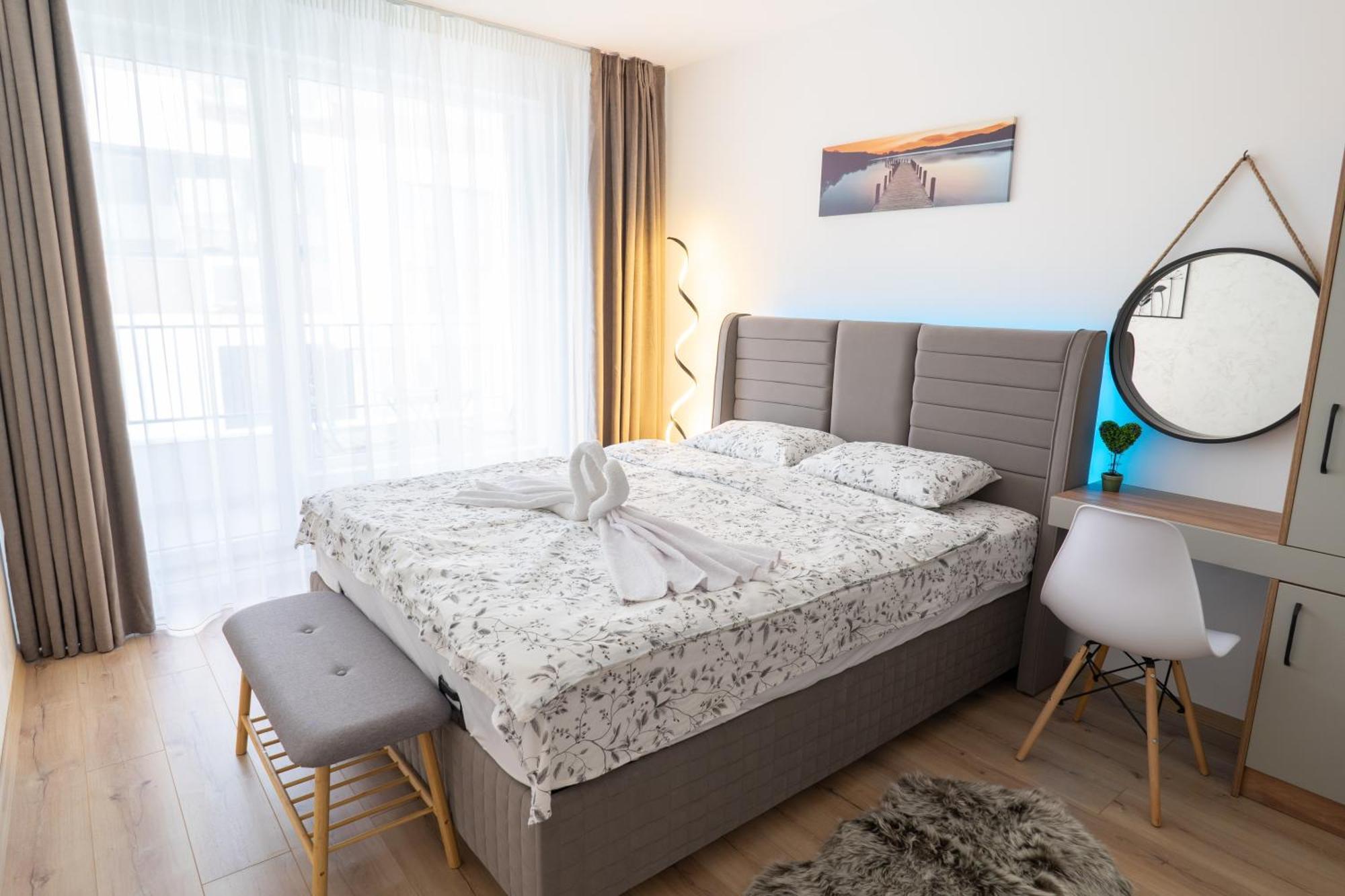 New Modern & Cozy Apartment With Free Parking Varna Esterno foto