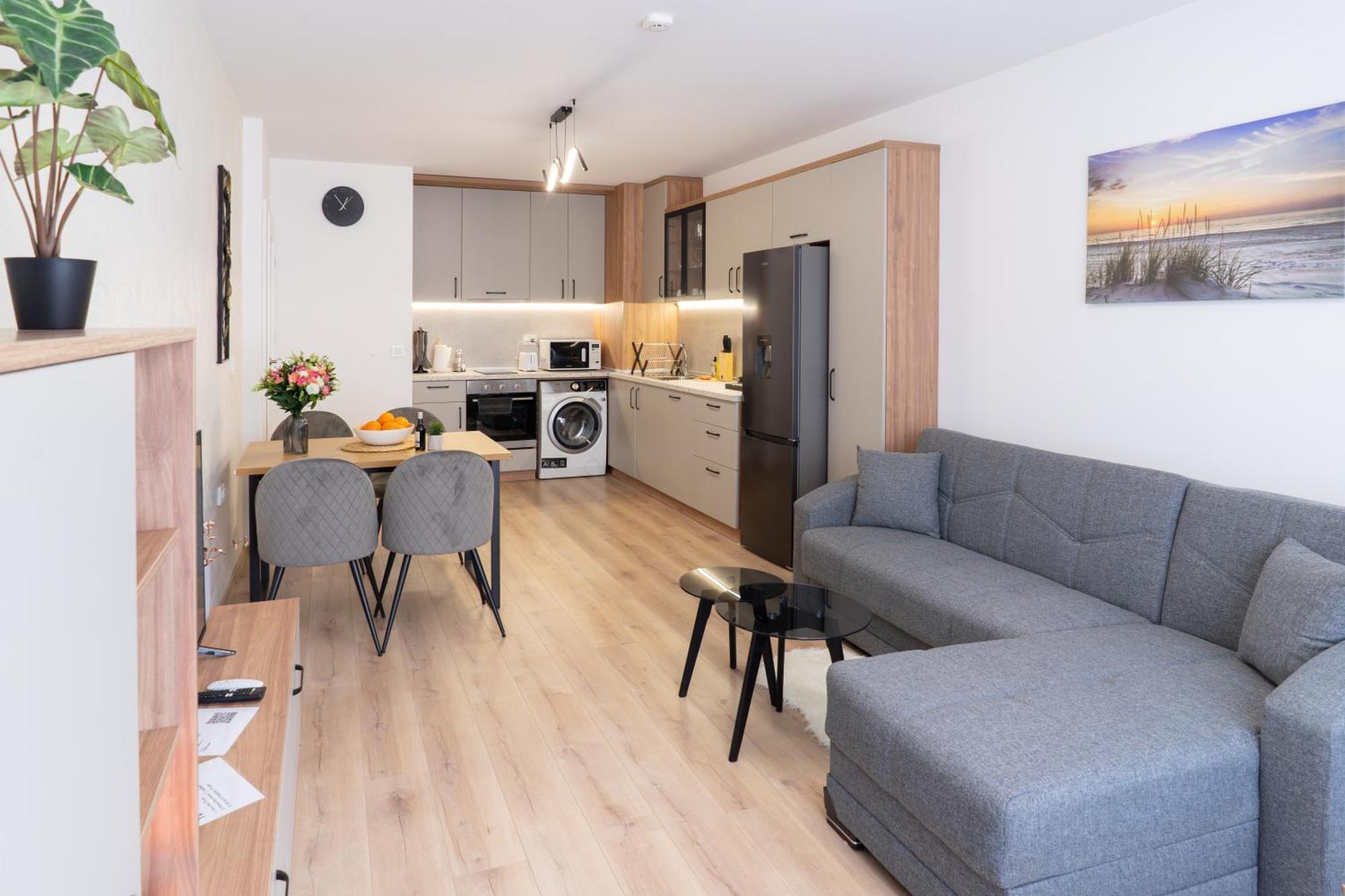 New Modern & Cozy Apartment With Free Parking Varna Esterno foto