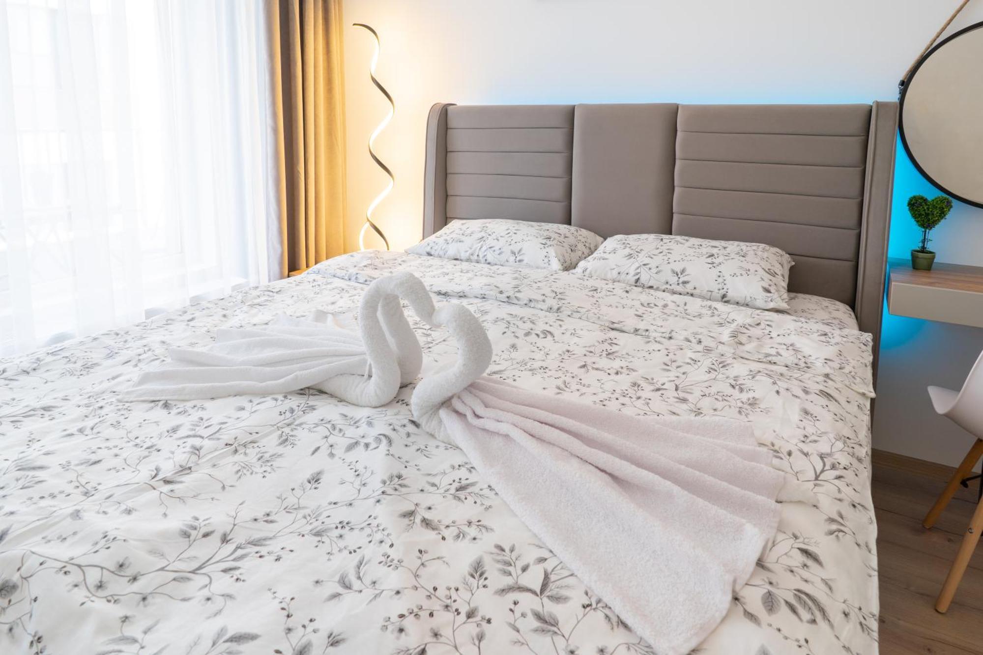 New Modern & Cozy Apartment With Free Parking Varna Esterno foto
